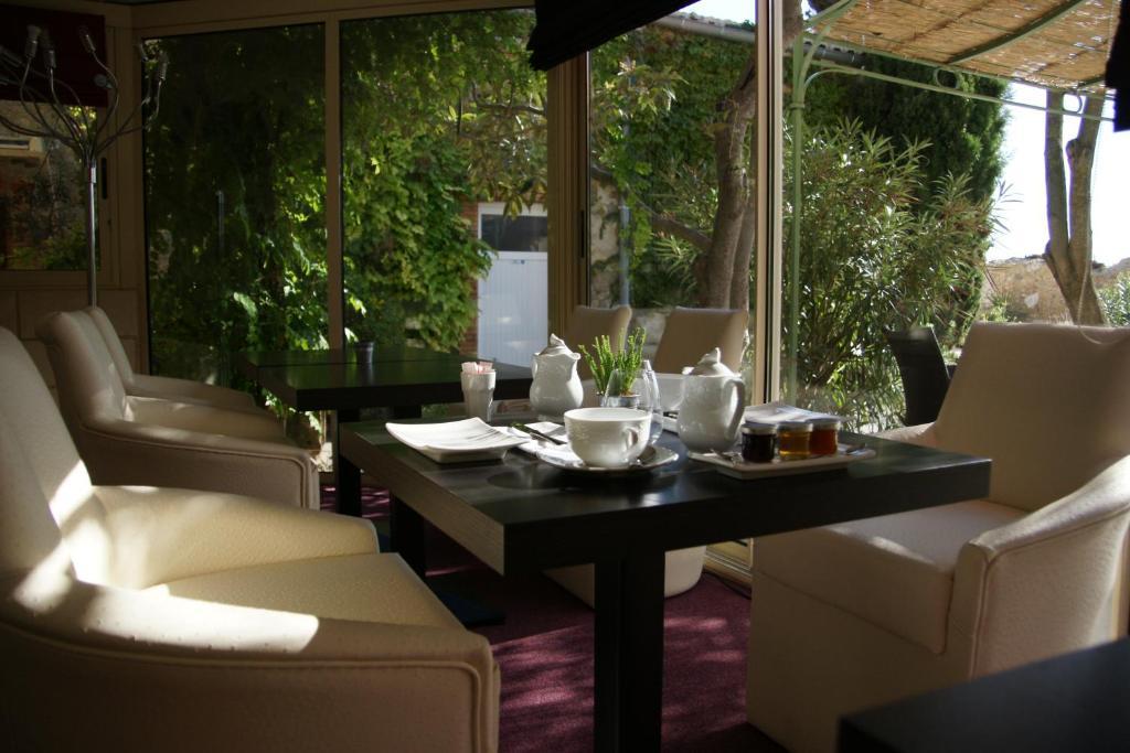 Logis Auberge Cote Jardin Hotell Lézignan-Corbières Exteriör bild